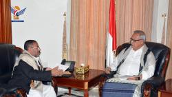  رئيس الوزراء يلتقي رئيس جامعة صعدة الدكتور الحمران - قناة اليمن الفضائية